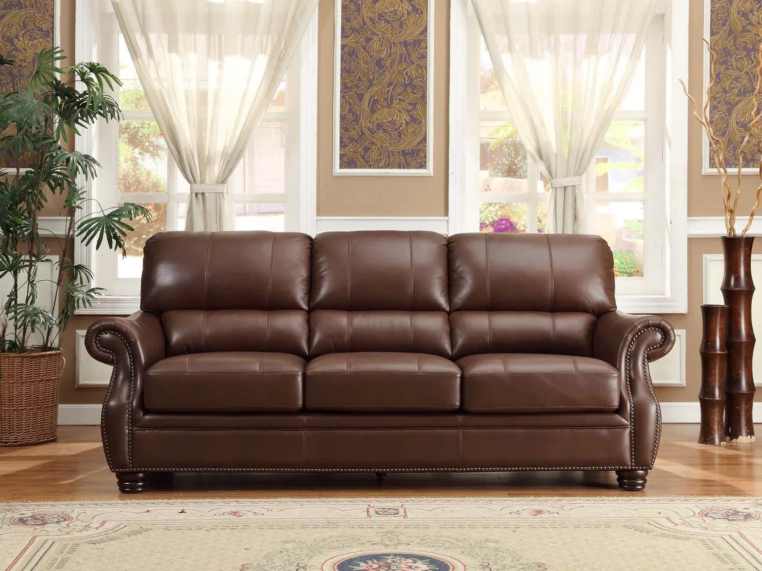 Finding the Perfect Helper to Clean Your Leather Sofa and Home Without an Agency