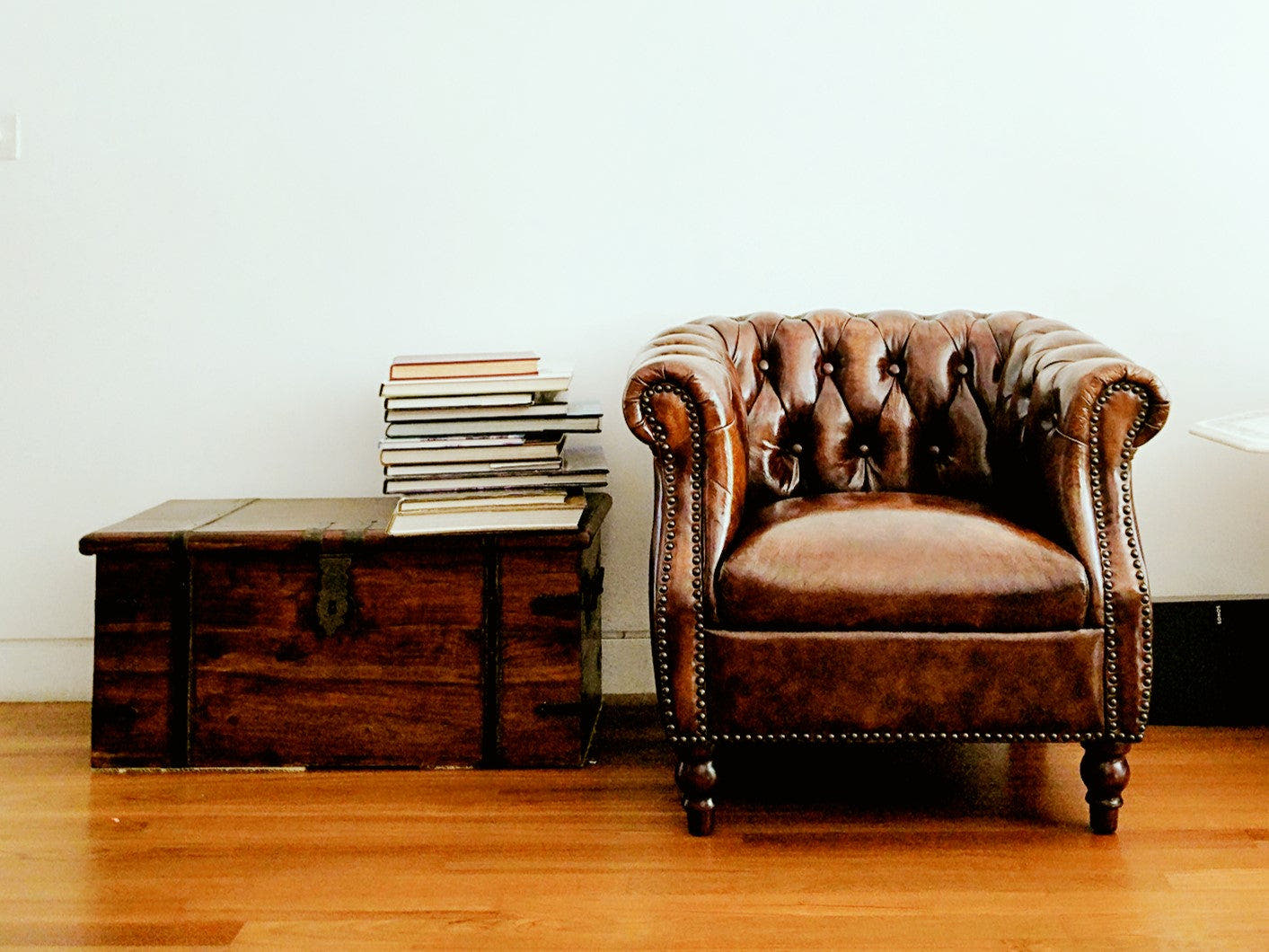 How an interior designer finds the best position for the leather armchair in a living room?