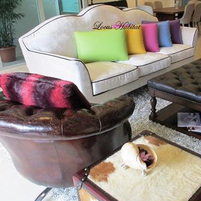Grand Velvet Classic Sofa In Silvery White Fabric