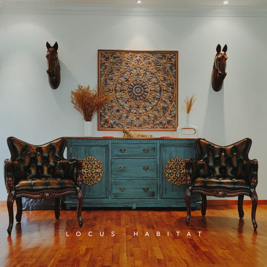 LH3815 Vintage Wooden Leather Armchair With Blue Console